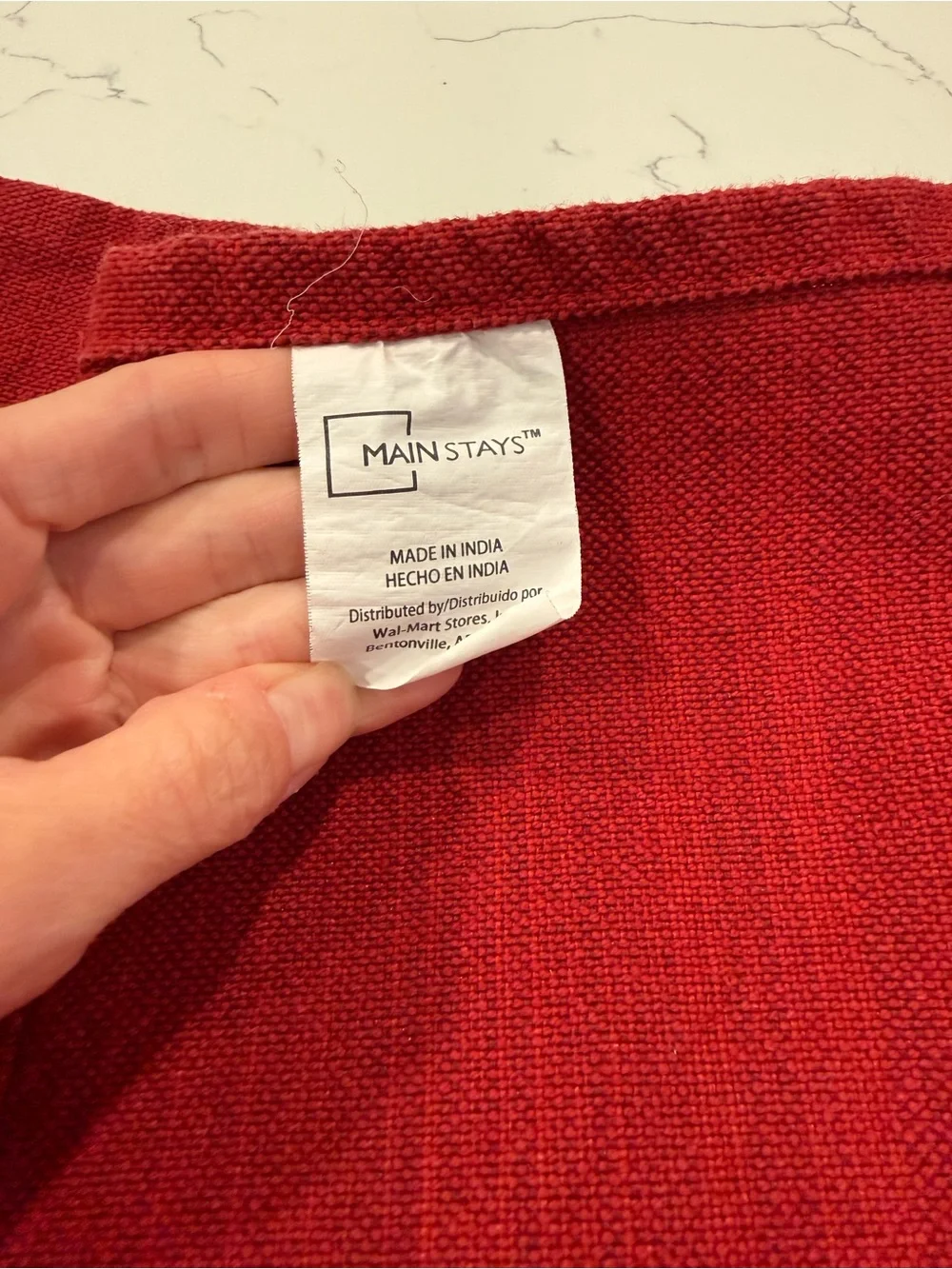 8 red placemats